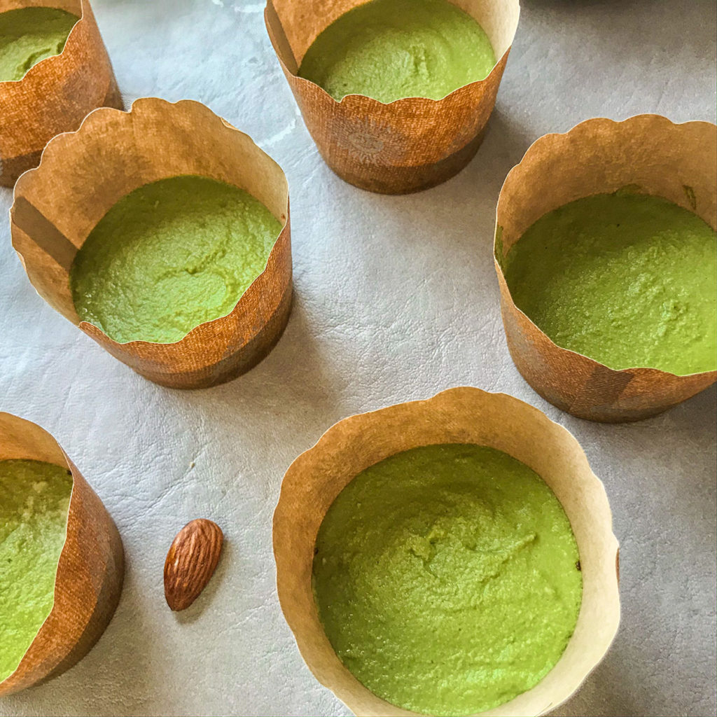 מיני עוגות גבינה מאצ'ה-שוקולד טבעוניות