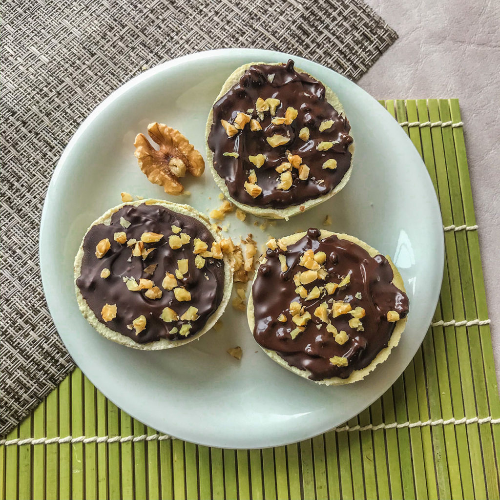 מיני עוגות גבינה מאצ'ה-שוקולד טבעוניות